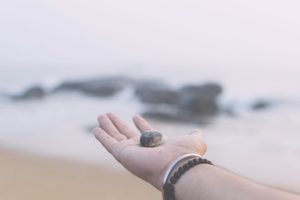 Les pouvoirs insoupçonnés des bracelets en pierre naturelle