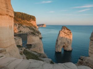Top 10 des plus beaux sites troglodytiques à découvrir en France cet été